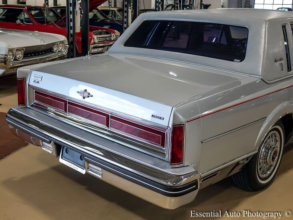 Lincoln-Town-Car-Berline-1984-9