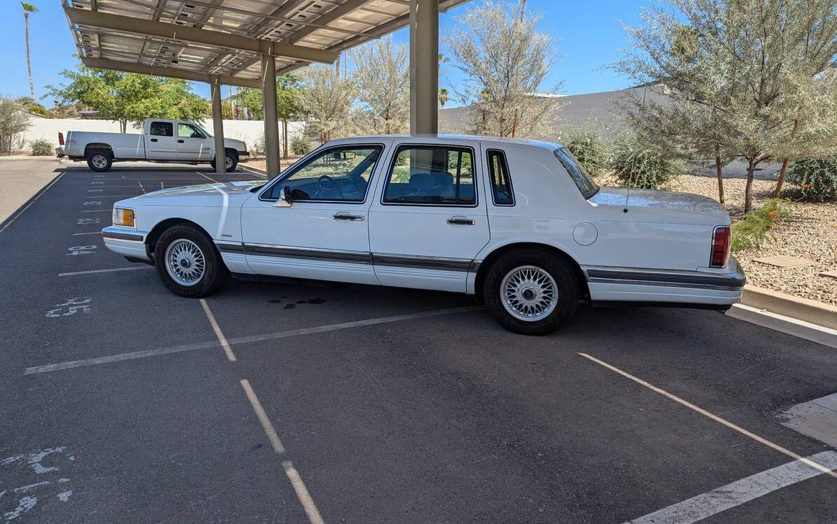 Lincoln-Town-car-1990-1