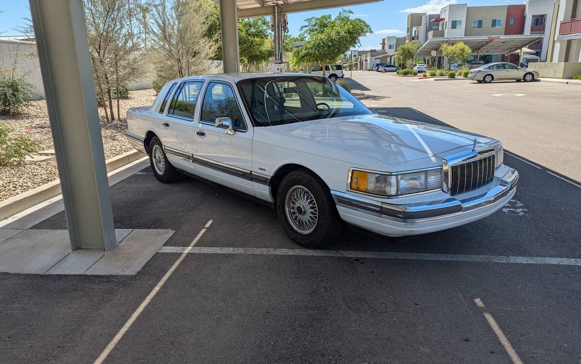 Lincoln-Town-car-1990