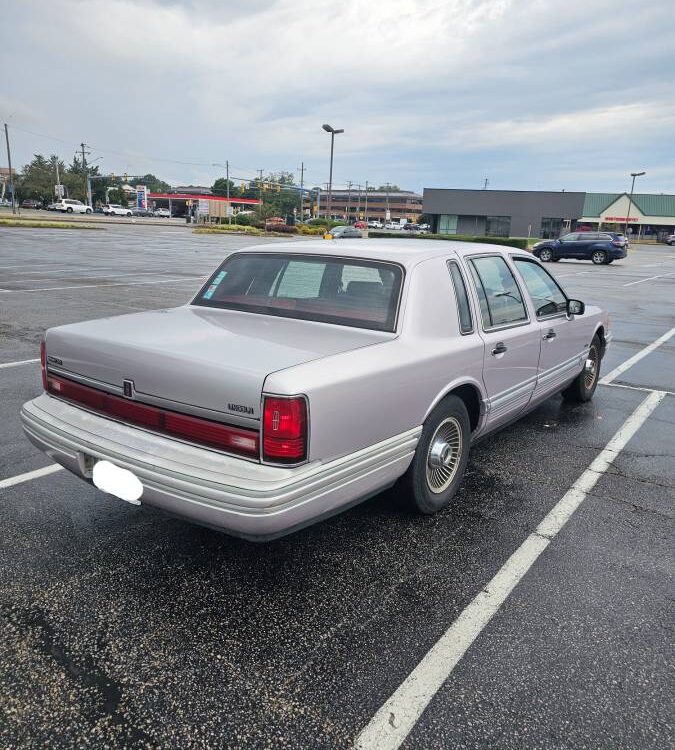 Lincoln-Town-car-1992