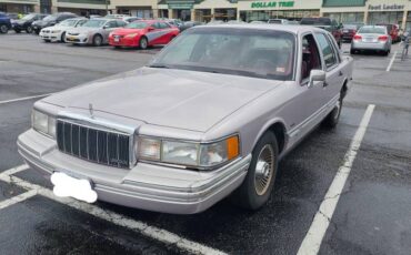 Lincoln-Town-car-1992-3