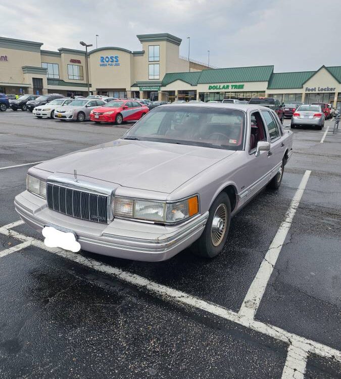 Lincoln-Town-car-1992-3