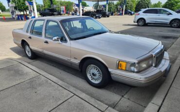 Lincoln-Town-car-1992