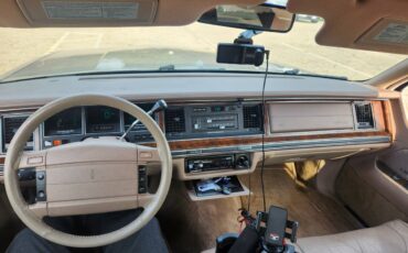 Lincoln-Town-car-1992-4