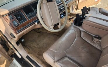 Lincoln-Town-car-1992-8