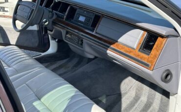 Lincoln-Town-car-executive-1994-4