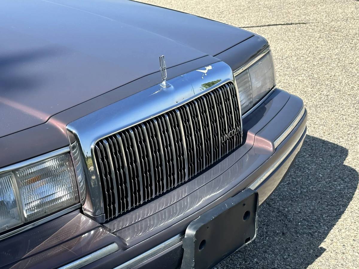 Lincoln-Town-car-executive-1994-9