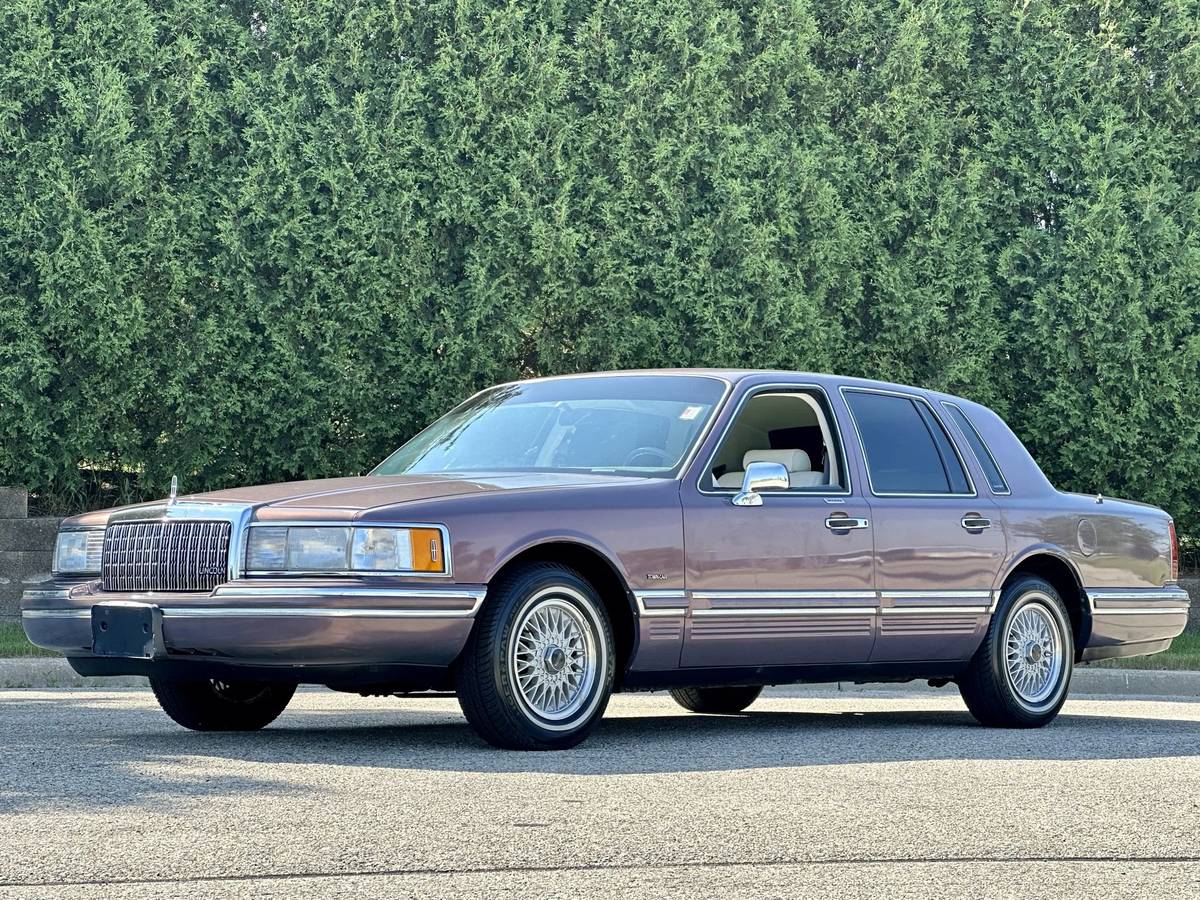 Lincoln-Town-car-executive-1994