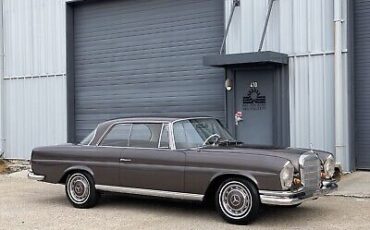 Mercedes-Benz-250SE-1968-24