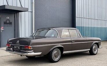 Mercedes-Benz-250SE-1968-38