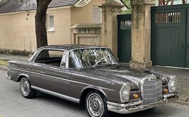 Mercedes-Benz-250SE-1968-9