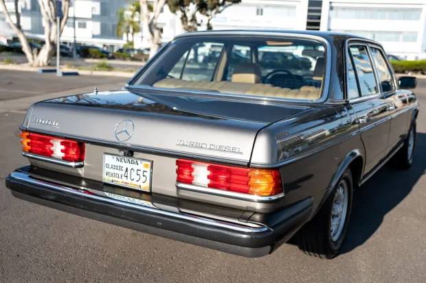 Mercedes-benz-Benz-300d-diesel-1983-6