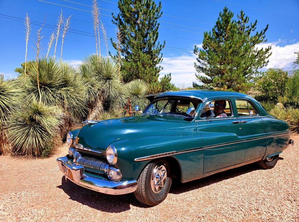 Mercury-4-door-sedan-1950-4