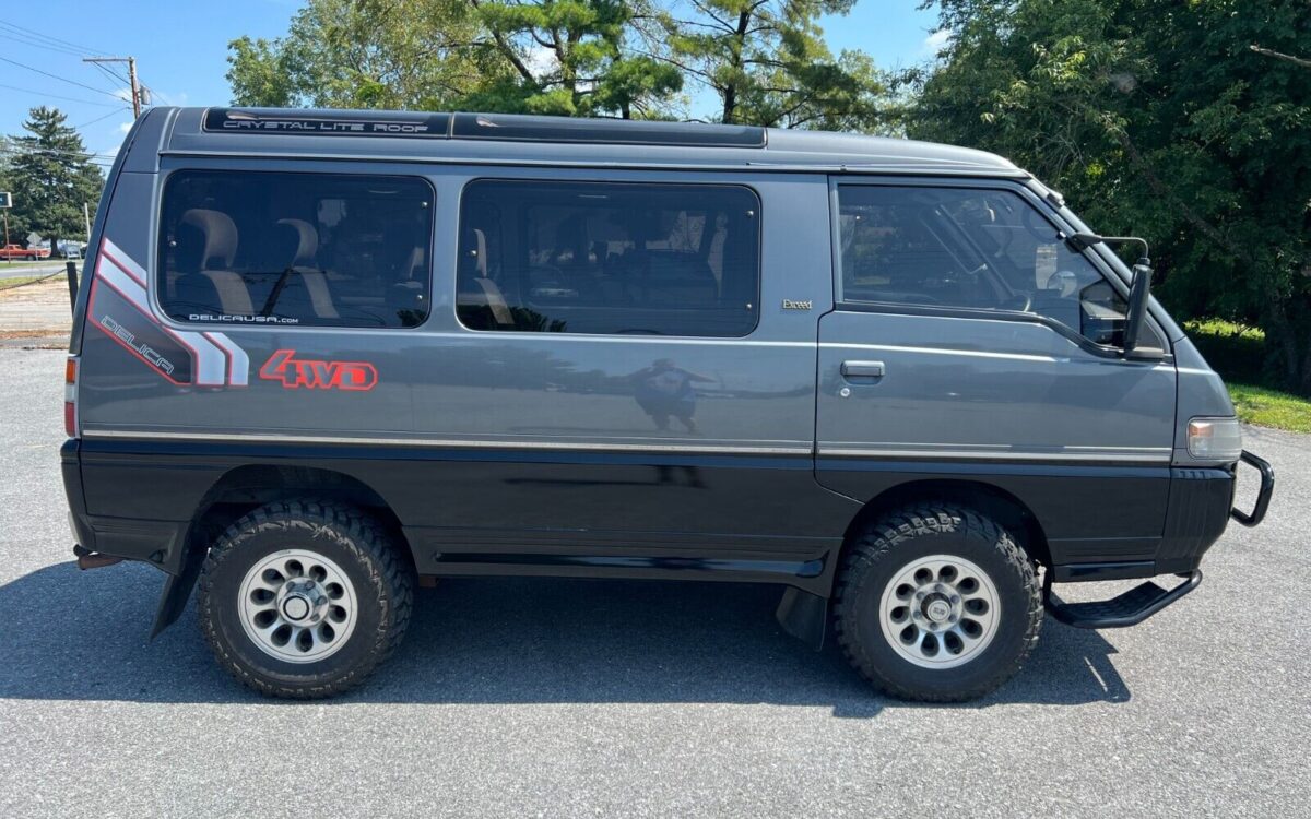 Mitsubishi-Fuso-Delica-L300-Crystal-Lite-4wd-Van-1990-5