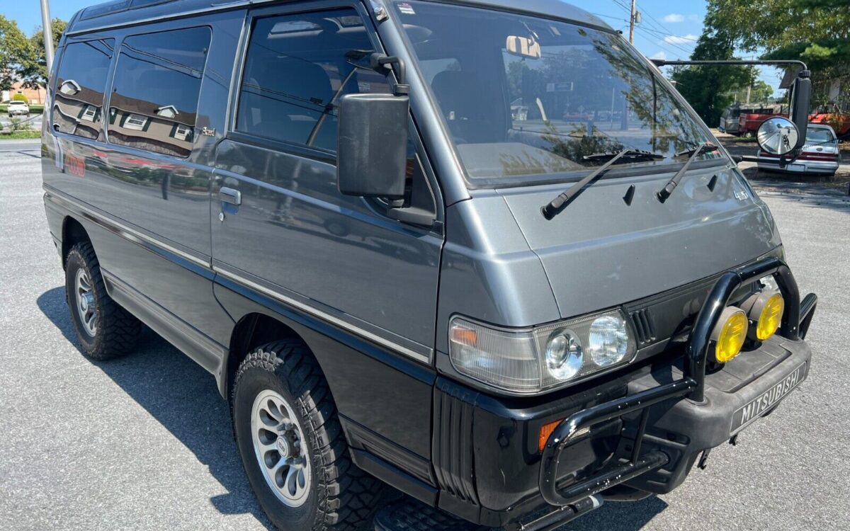 Mitsubishi-Fuso-Delica-L300-Crystal-Lite-4wd-Van-1990-6