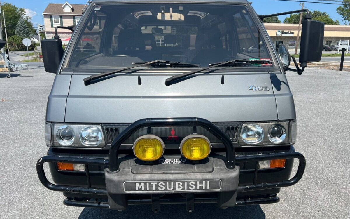 Mitsubishi-Fuso-Delica-L300-Crystal-Lite-4wd-Van-1990-7