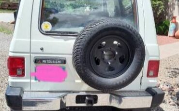 Mitsubishi-Montero-1985-1