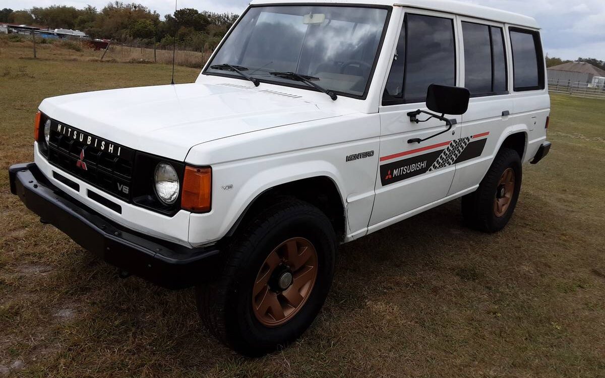 Mitsubishi-Montero-4x4-1990-1