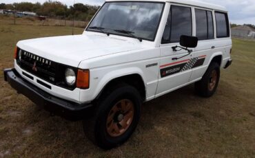 Mitsubishi-Montero-4x4-1990-1