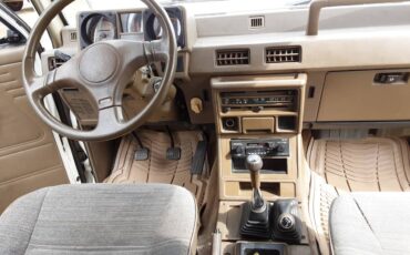 Mitsubishi-Montero-4x4-1990-10