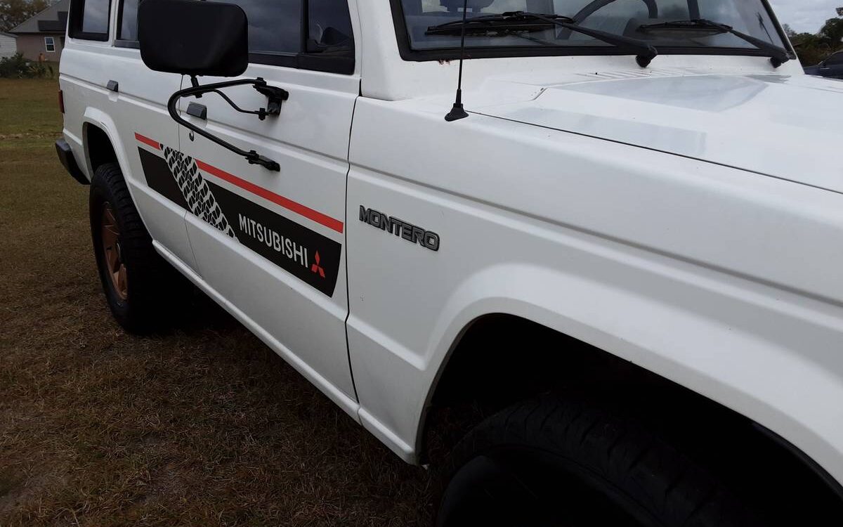 Mitsubishi-Montero-4x4-1990-5