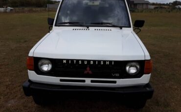 Mitsubishi-Montero-4x4-1990-8