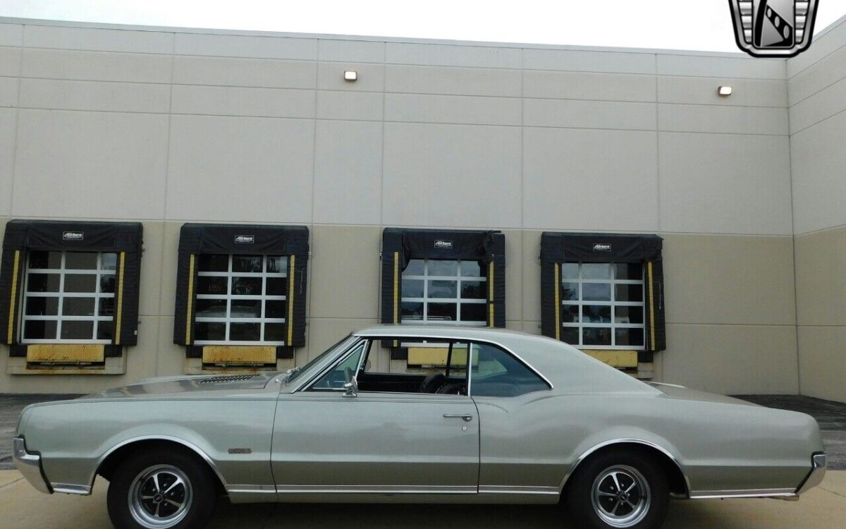 Oldsmobile-442-Coupe-1967-4