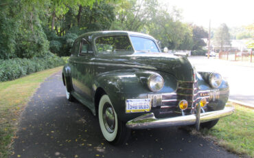 Oldsmobile-Custom-Cruiser-Berline-1940-1