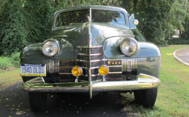 Oldsmobile-Custom-Cruiser-Berline-1940-2