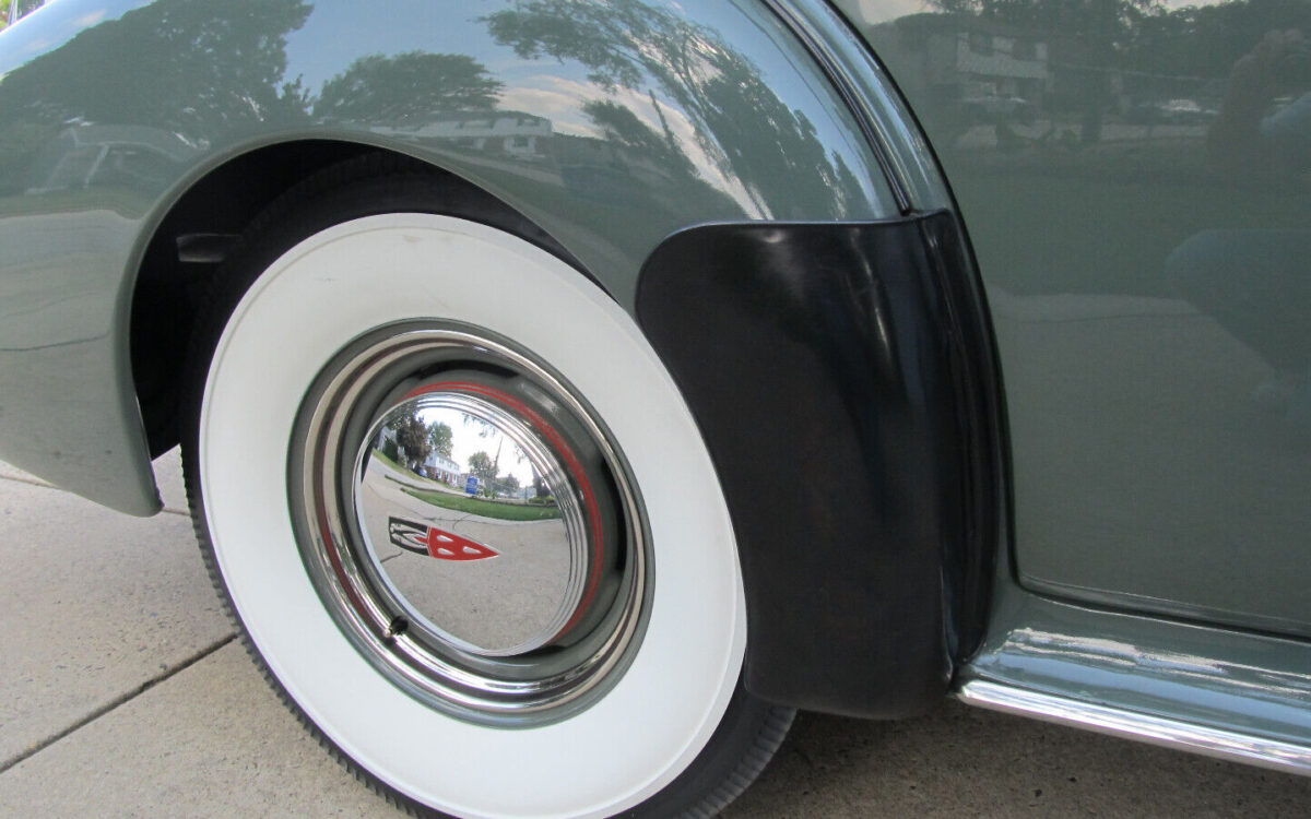 Oldsmobile-Custom-Cruiser-Berline-1940-21