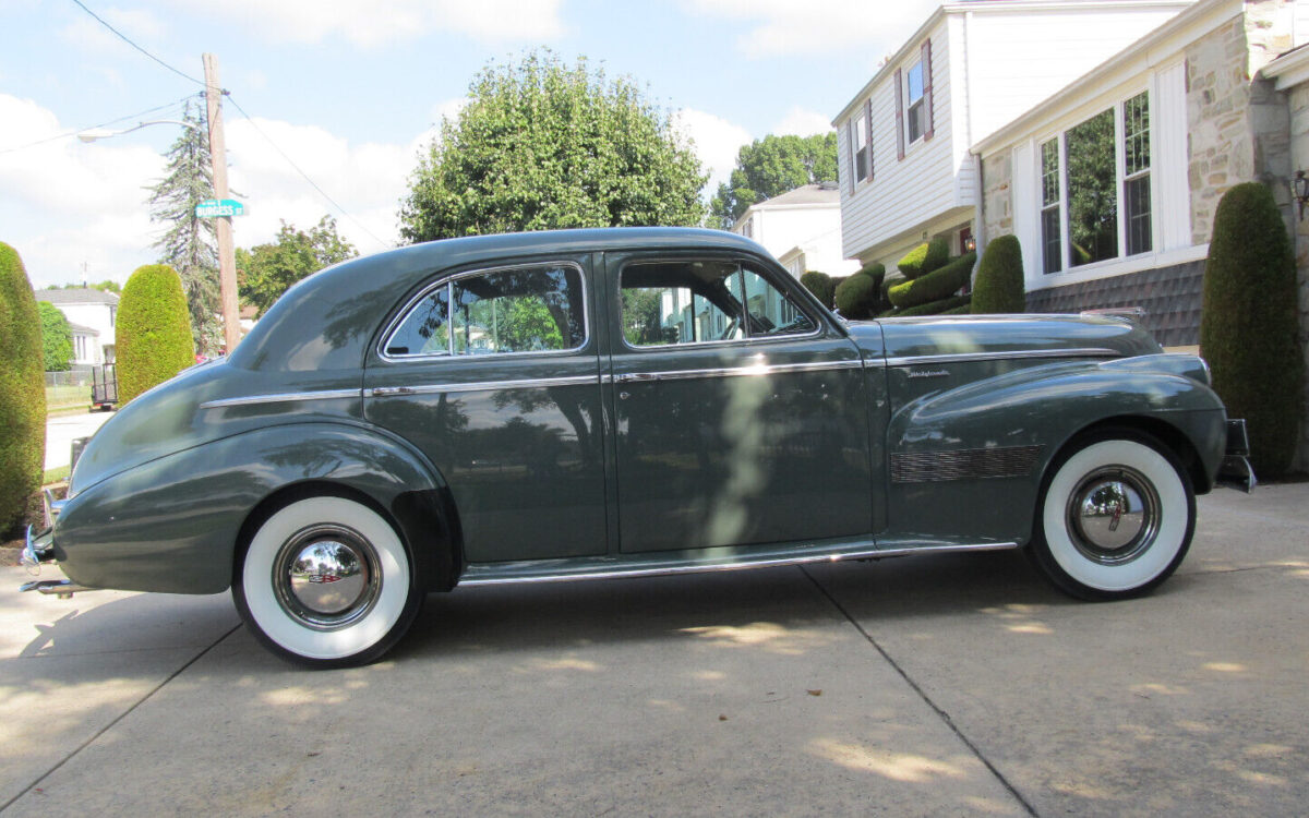 Oldsmobile-Custom-Cruiser-Berline-1940-8