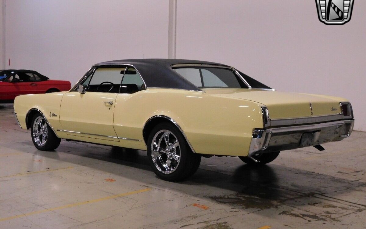 Oldsmobile-Cutlass-1967-3