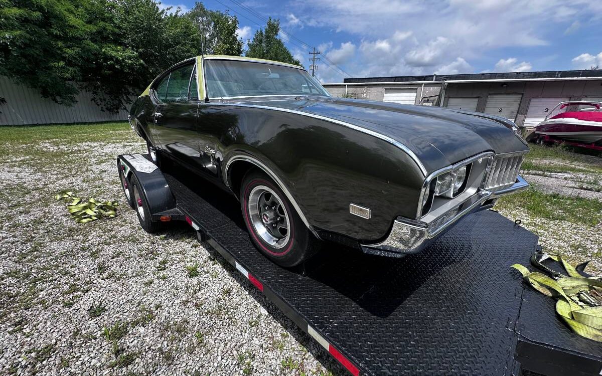 Oldsmobile-Cutlass-s-1968-10