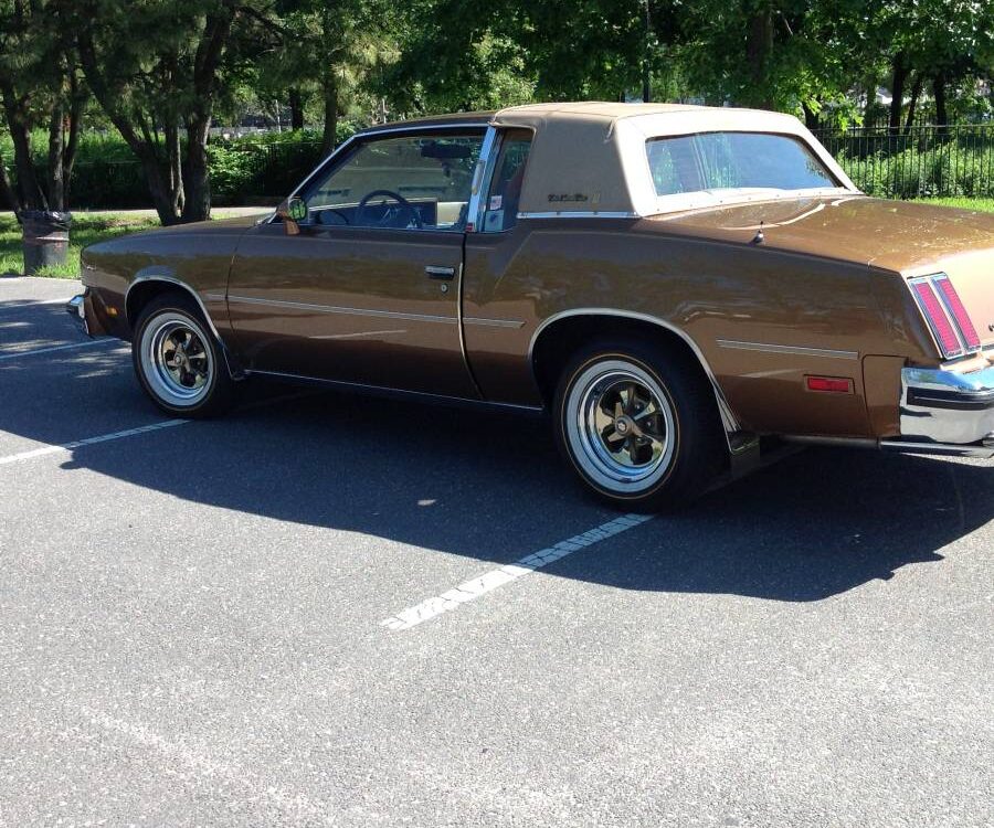 Oldsmobile-Cutlass-supreme-1980-2