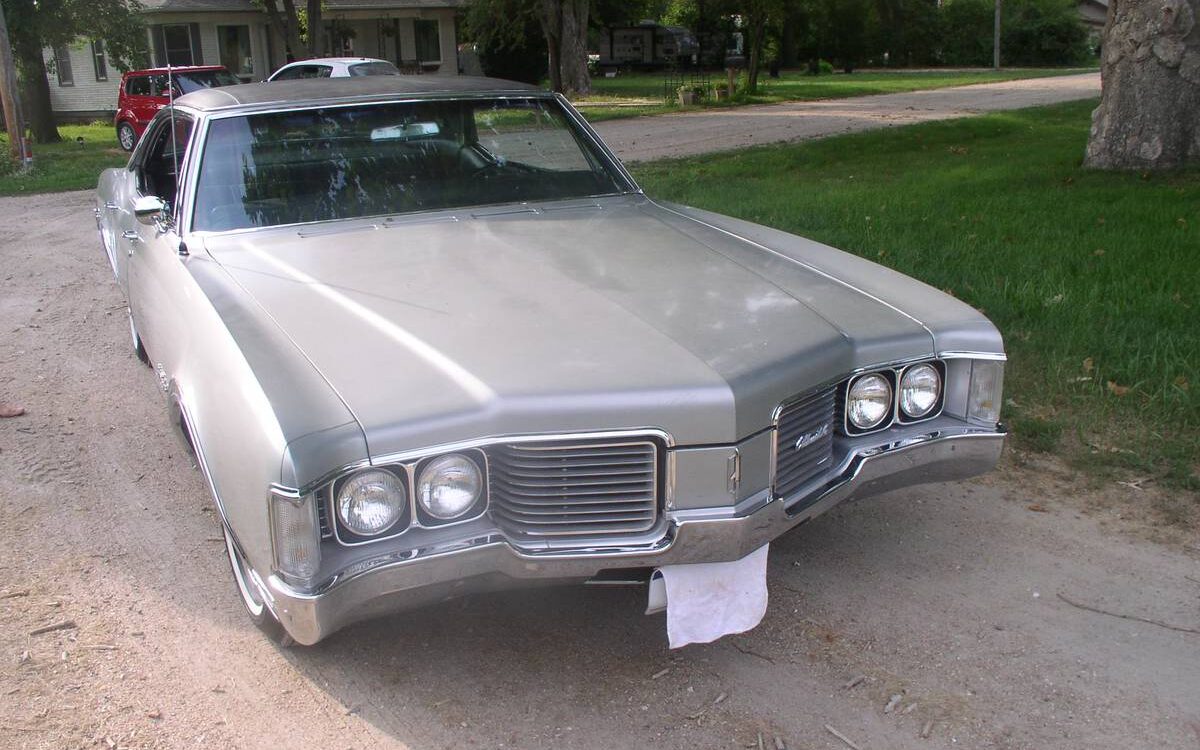 Oldsmobile-Delta-88-1968-18