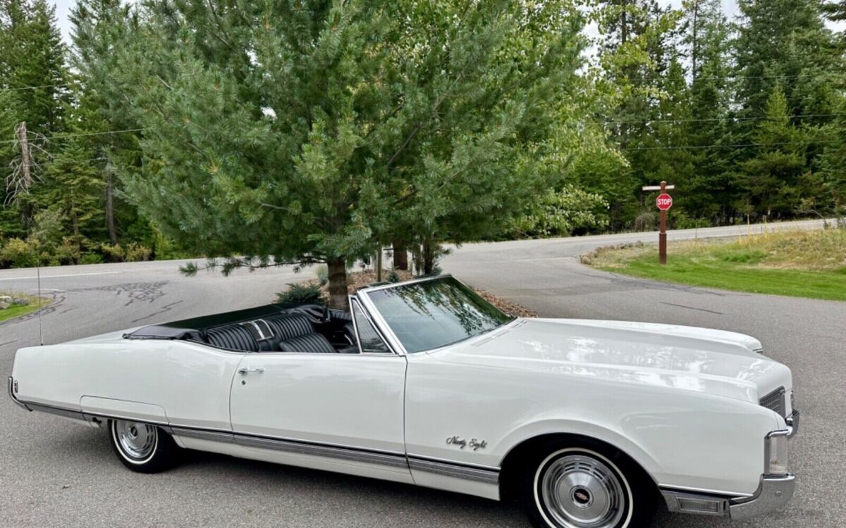 Oldsmobile-Ninety-Eight-Cabriolet-1968-1