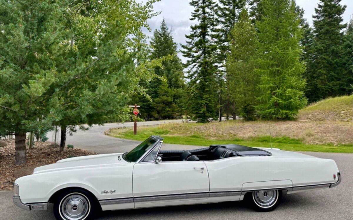 Oldsmobile-Ninety-Eight-Cabriolet-1968-12