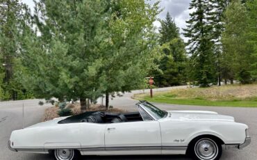 Oldsmobile-Ninety-Eight-Cabriolet-1968-2