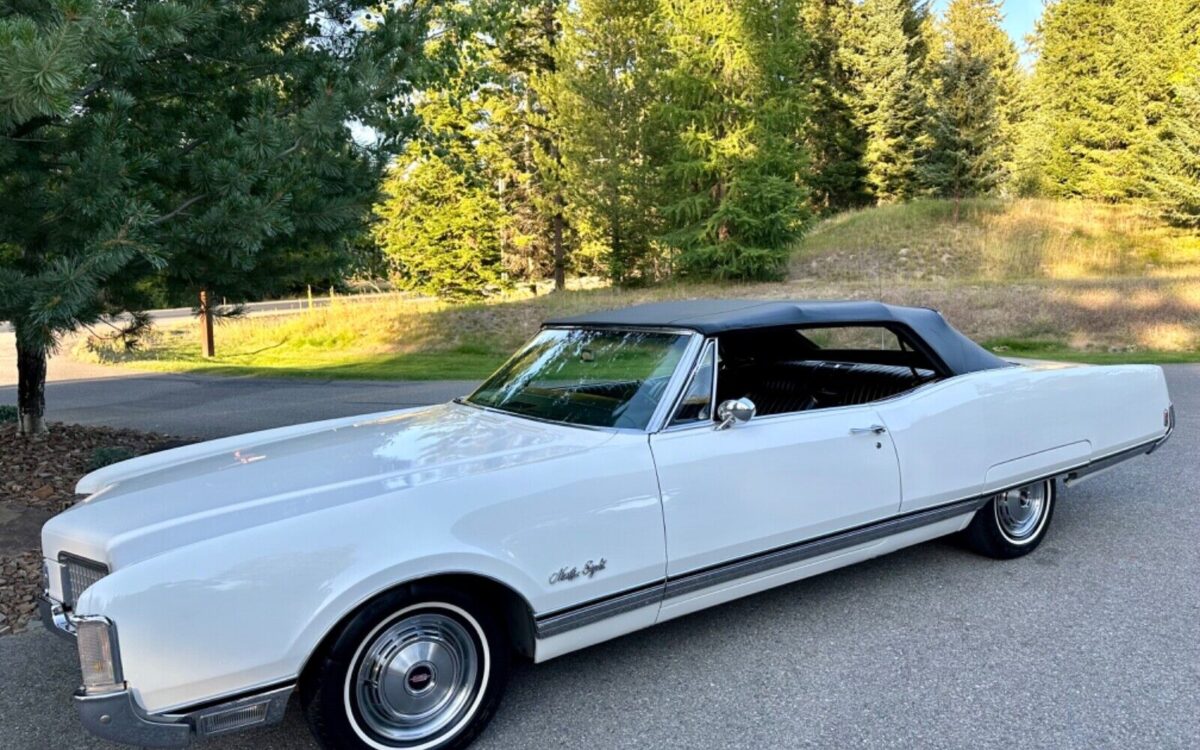 Oldsmobile-Ninety-Eight-Cabriolet-1968-24