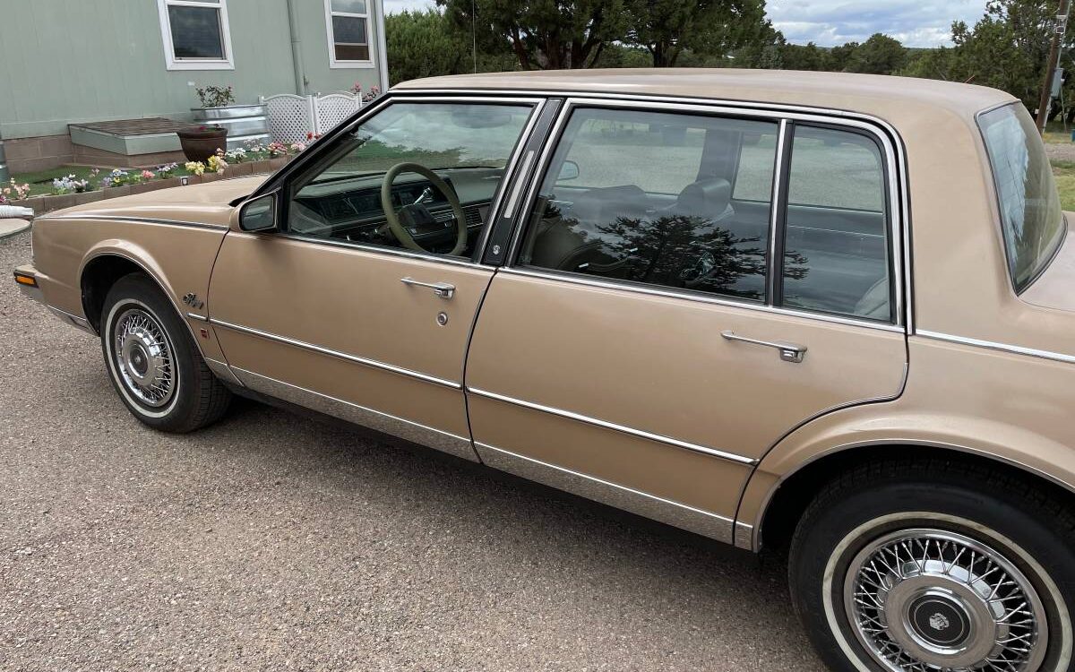 Oldsmobile-Ninety-eight-98-regency-elite-1988-1