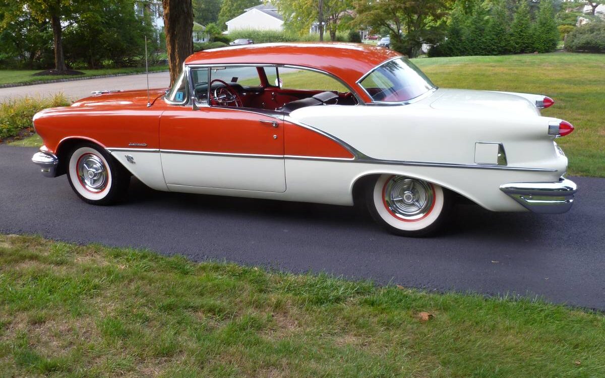 Oldsmobile-Rocket-88-1956-13