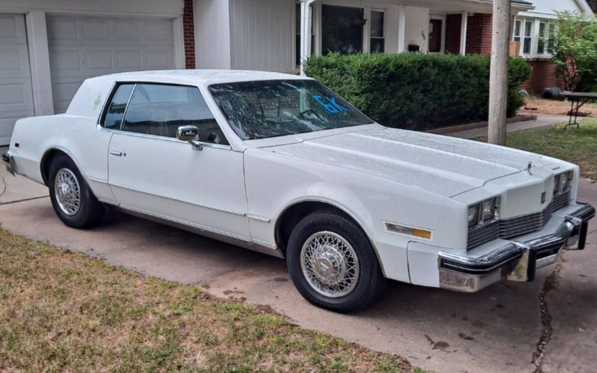 Oldsmobile-Toronado-1983-1