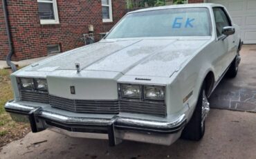 Oldsmobile-Toronado-1983