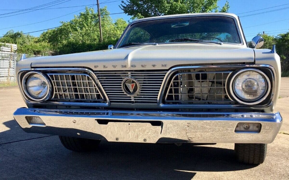 Plymouth-Barracuda-Coupe-1966-4