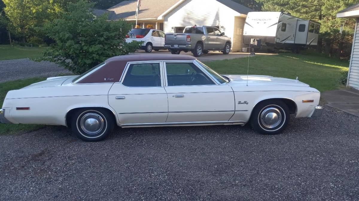 Plymouth-Gran-fury-brougham-1977-1