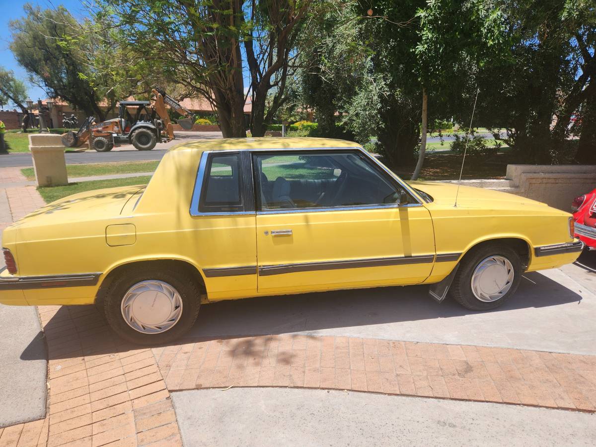 Plymouth-Reliant-k-car-1987-1