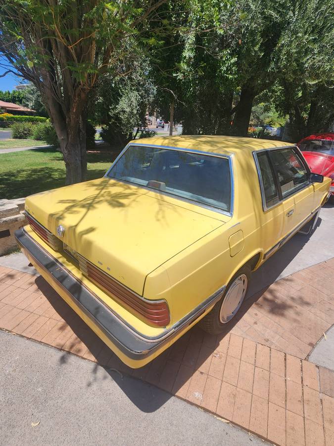 Plymouth-Reliant-k-car-1987-2