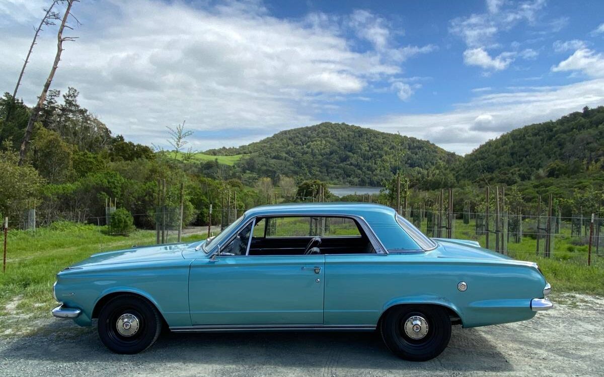 Plymouth-Valiant-signet-2-door-1965