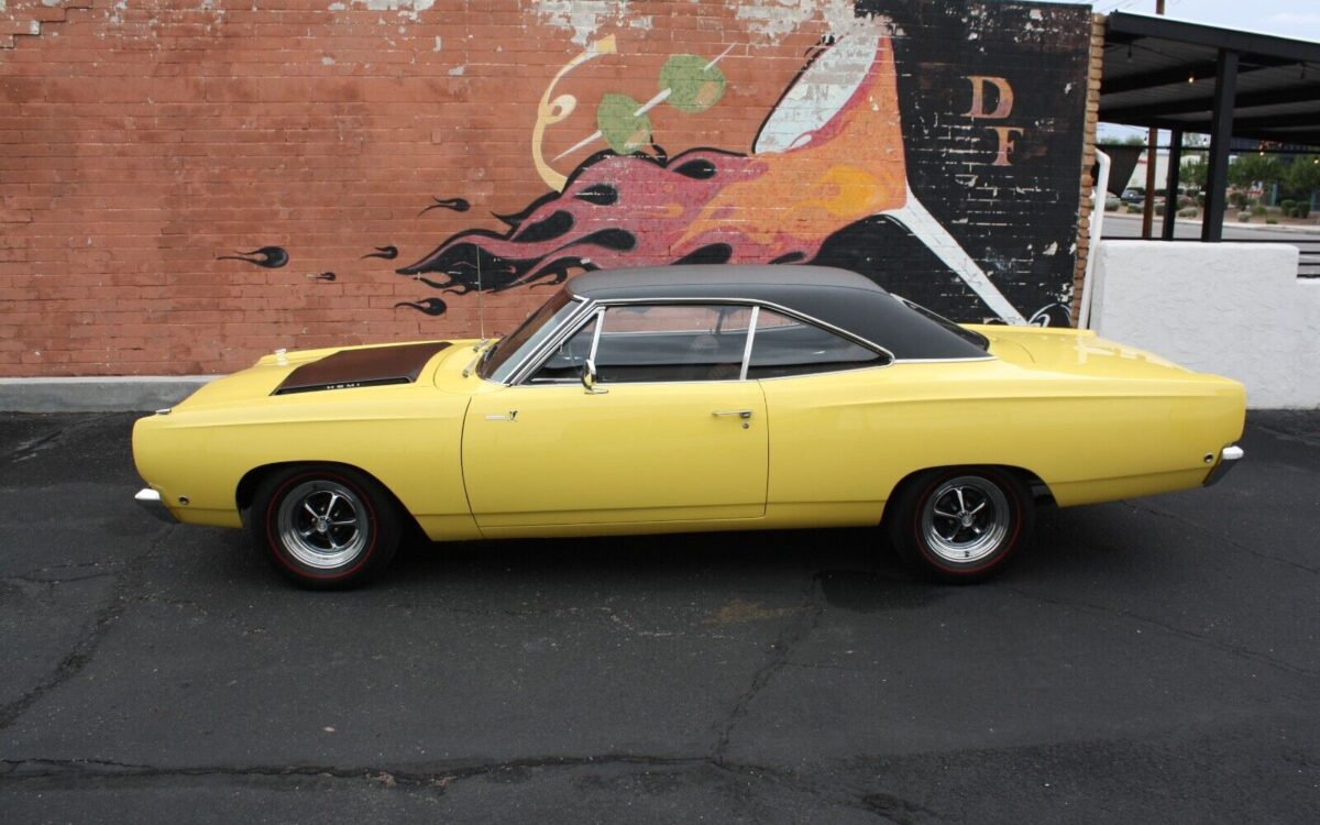 Plymouth-roadrunner-Coupe-1968-19