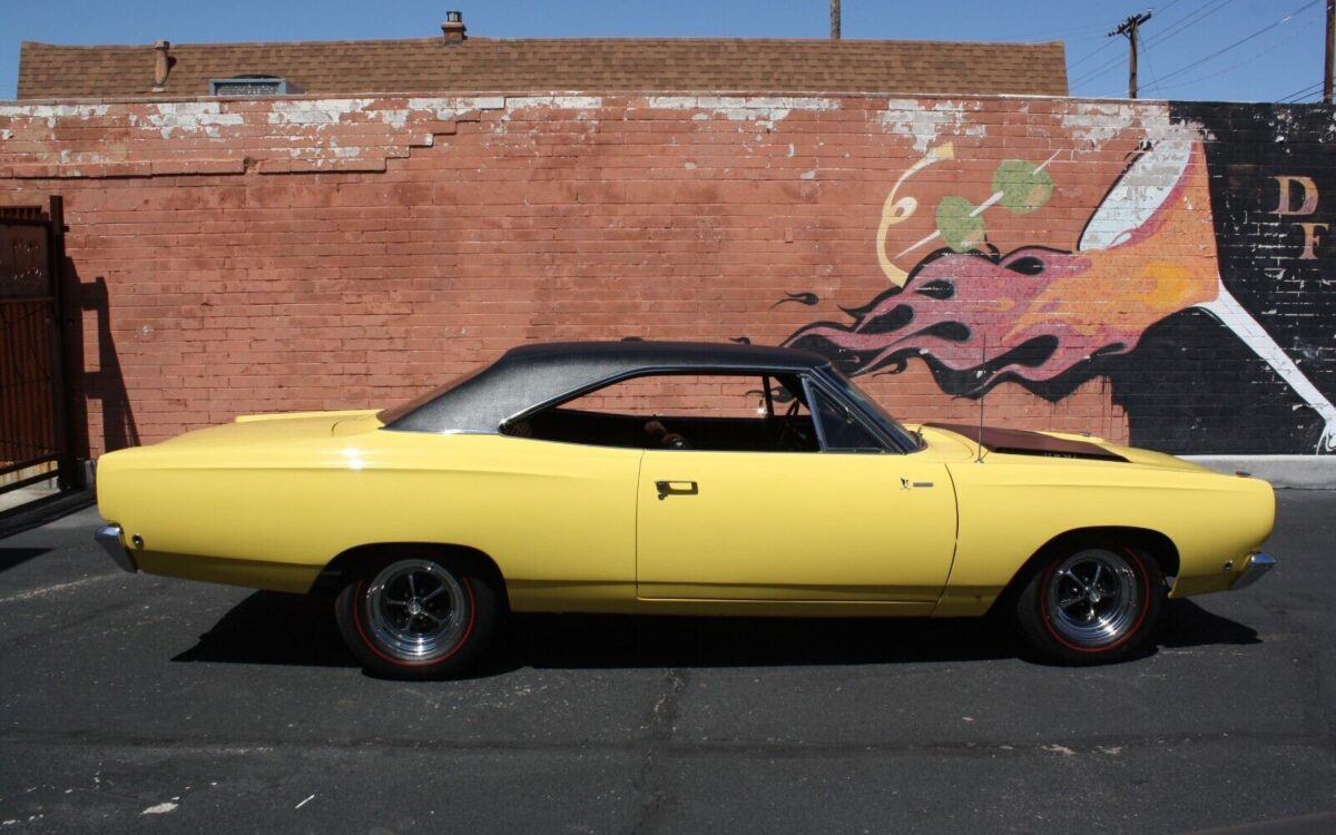 Plymouth-roadrunner-Coupe-1968-5